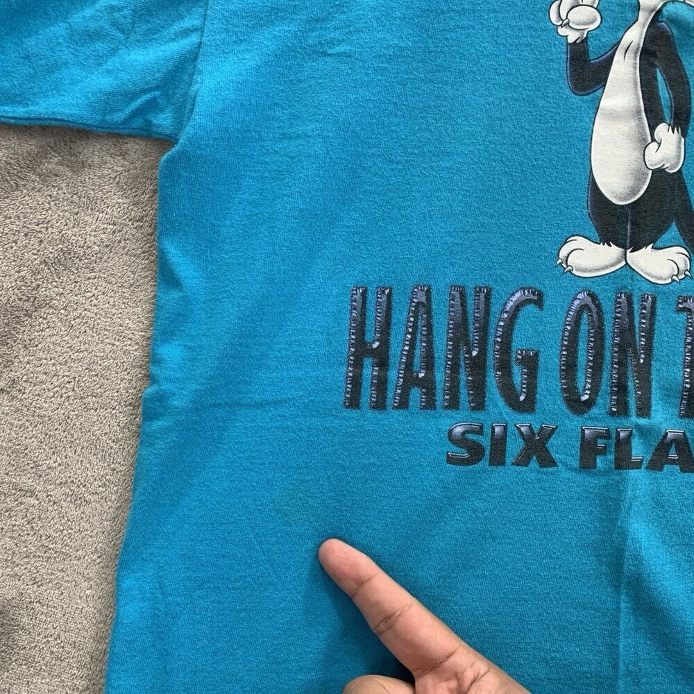Vintage Six Flags Shirt Mens M Sylvester 1997 Hang On Tight Looney Tunes *FLAW - Picture 3 of 10